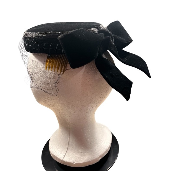 Vintage John Boyd Black Velvet Pillbox Hat - Picture 3 of 6